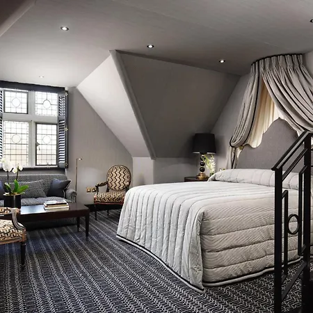Milestone Hotel Kensington London Exterior photo A suite at the hotel