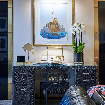 Milestone Hotel Kensington London Exterior photo A dressing table